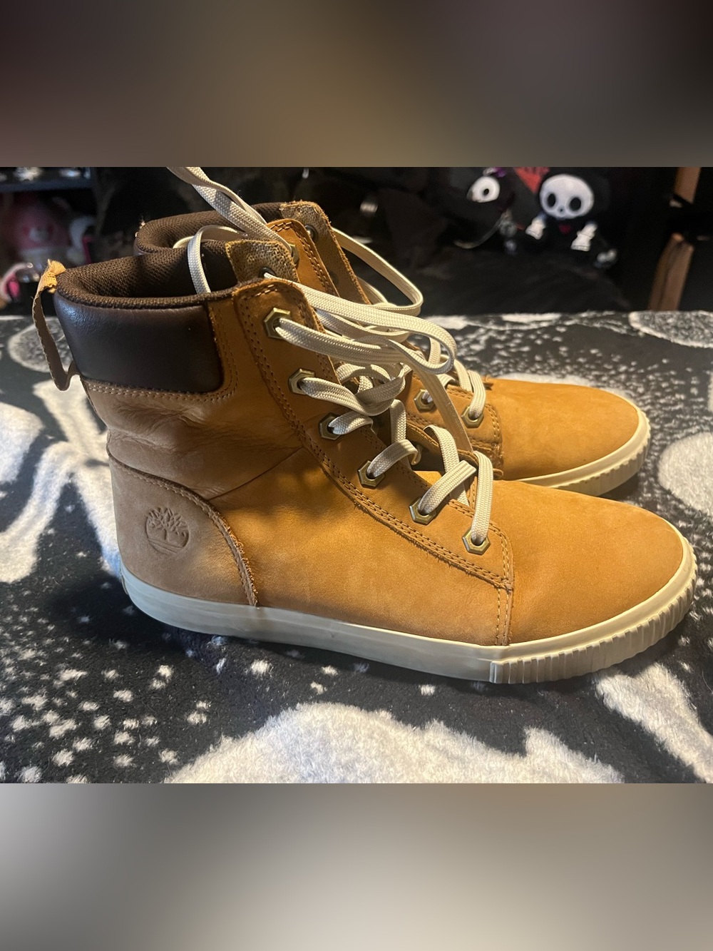 Women’s size eight timberland shoes